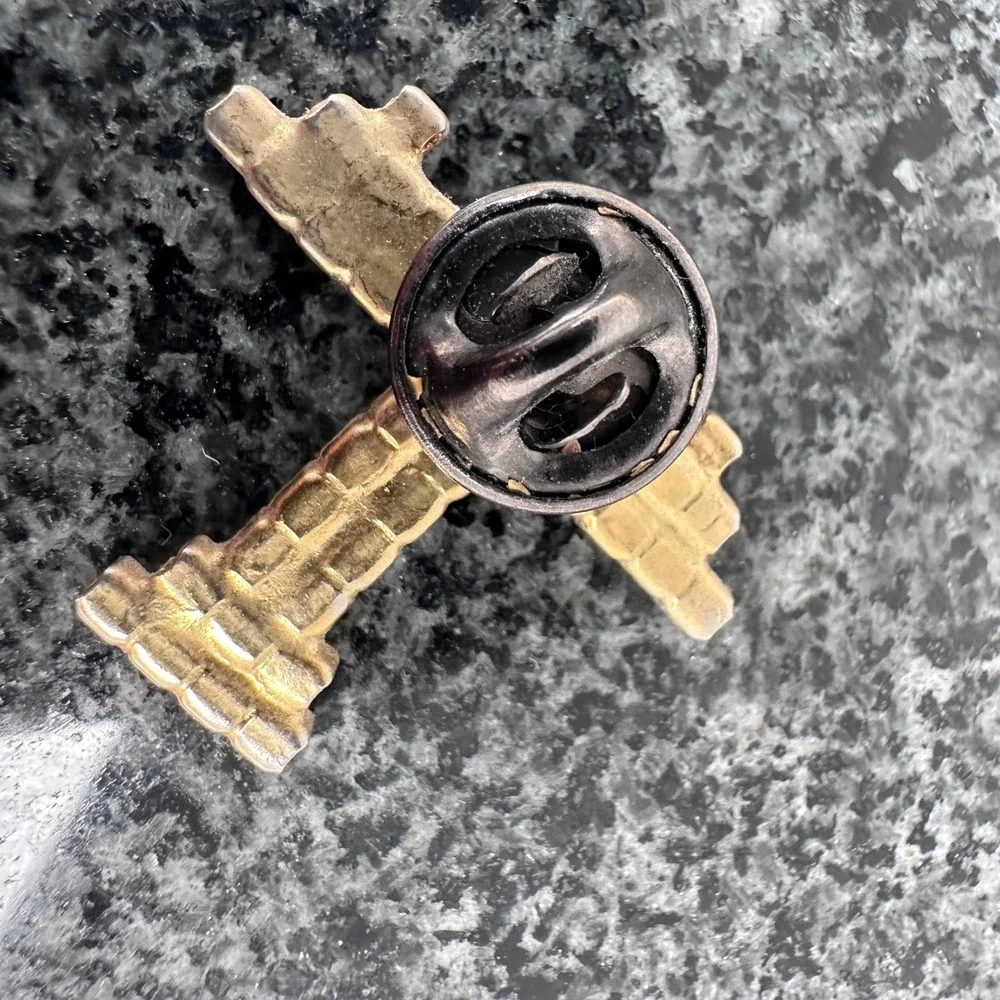 Vintage Rhinestone Airplane Brooch Gold Tone Aircraft Pin Red Lights‎ Aviation